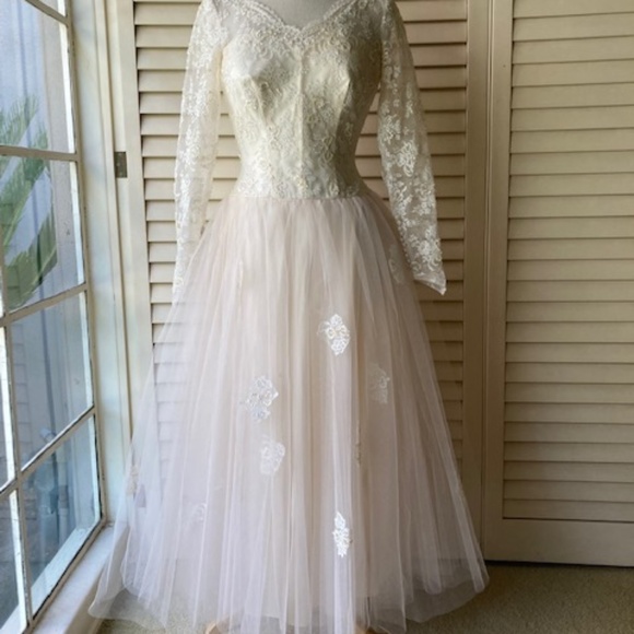 1950's "Arden of Campus Bridal" Wedding Gown - Picture 5 of 16